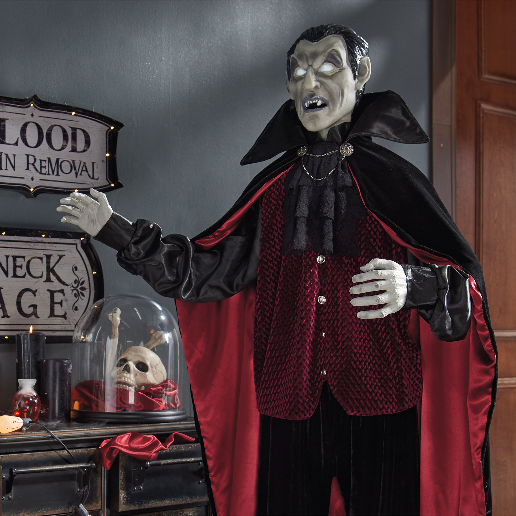 Lood. Helloween decorations вампиры. Dracula Halloween.